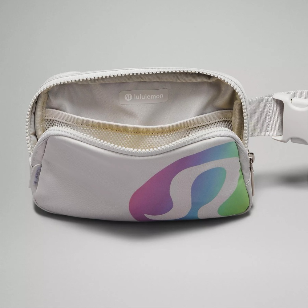 lululemon athletica 1L Belt Bag in Vapor Persian Violet NWT - Picture 2 of 6